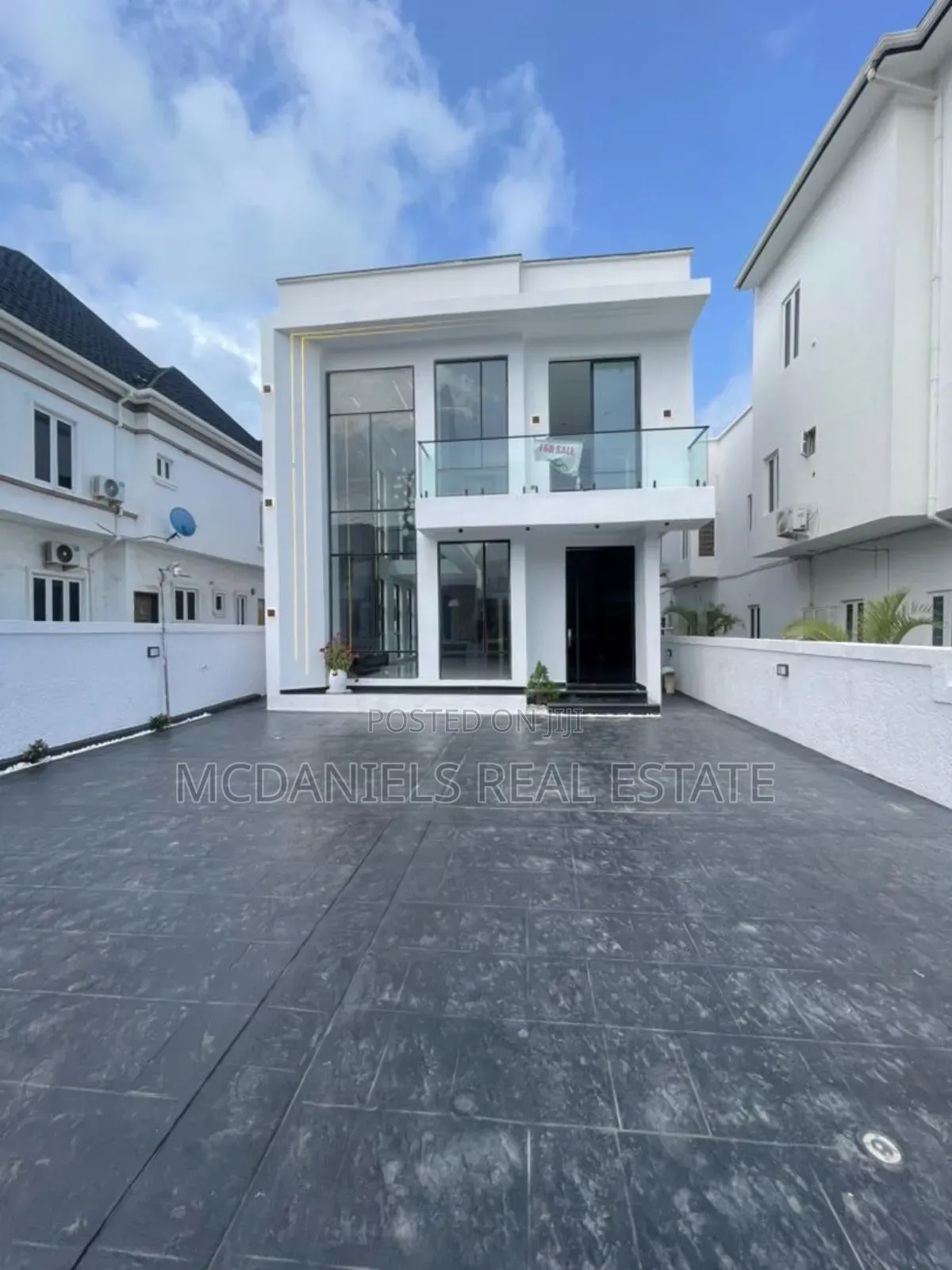 5bdrm Duplex in Ikota for sale in Ikota