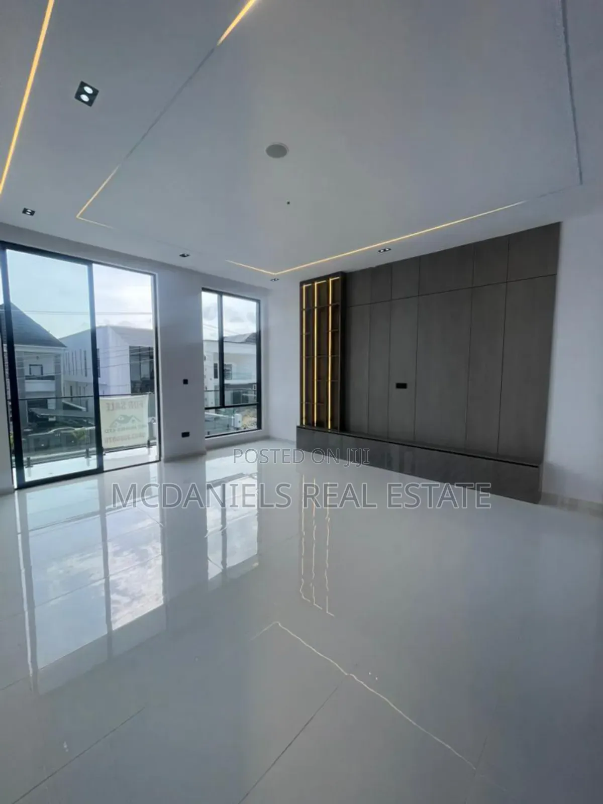 5bdrm Duplex in Ikota for sale in Ikota