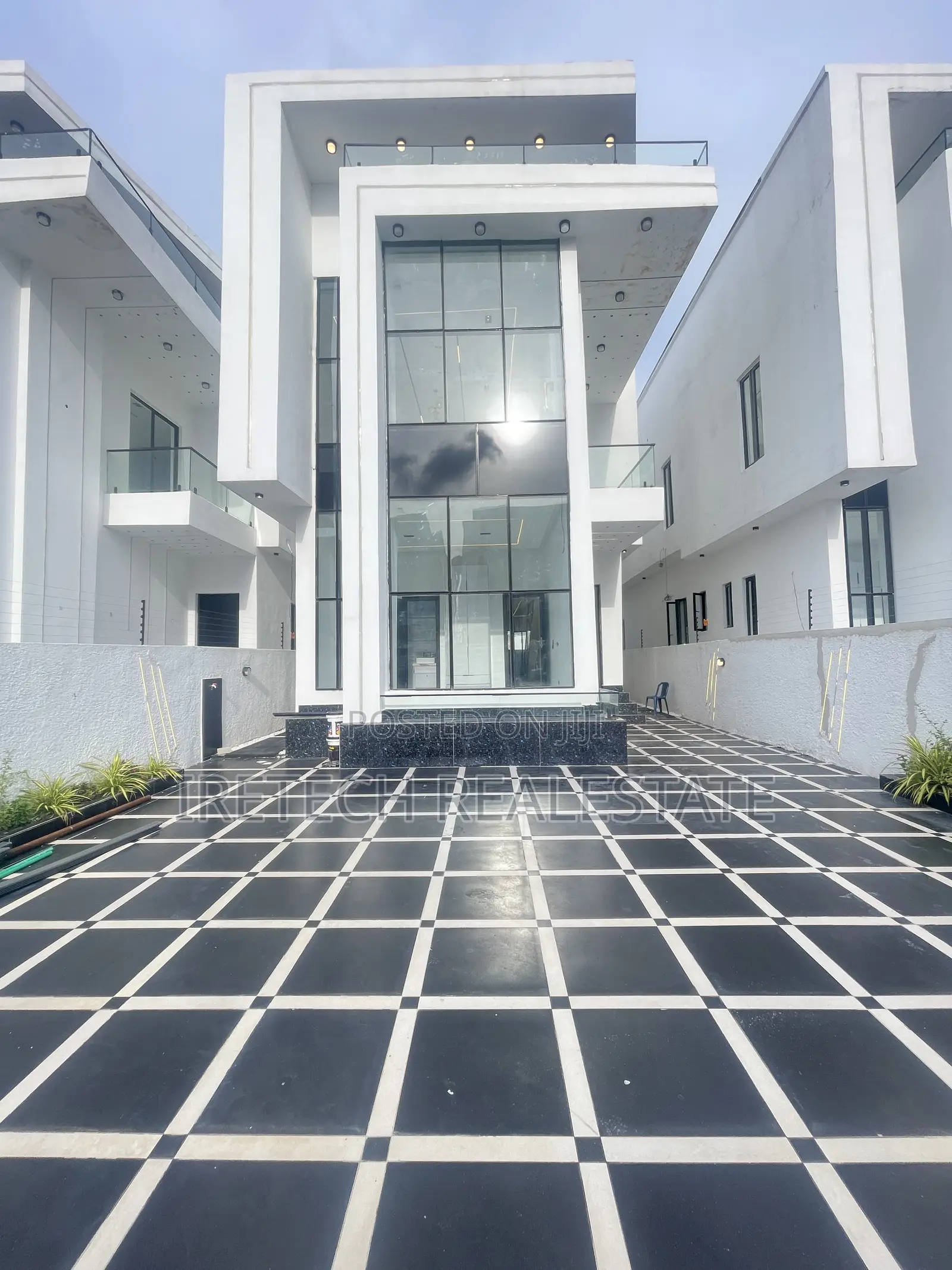 5bdrm Duplex in Ajah In A Gated for sale in Ado / Ajah