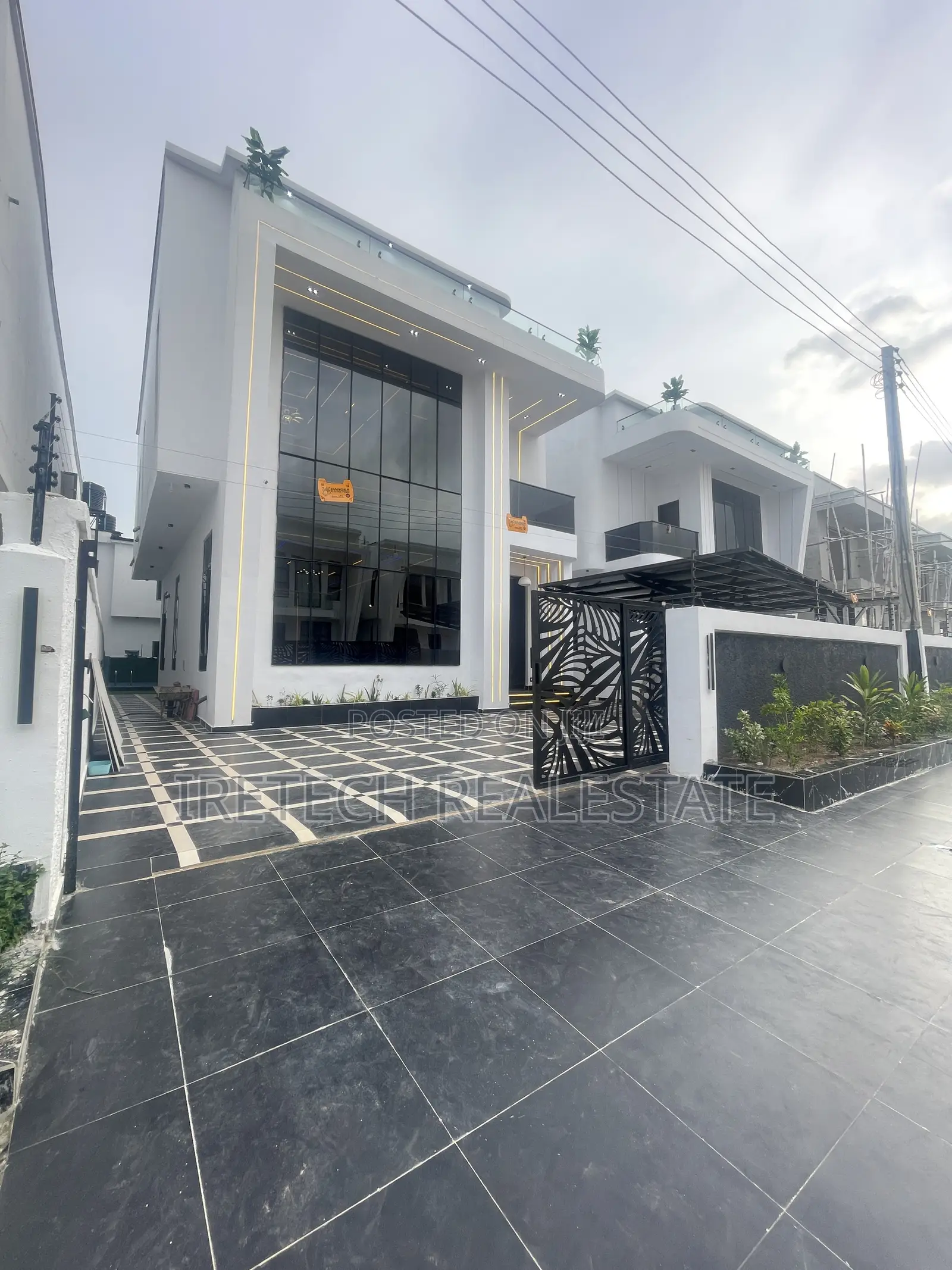 5bdrm Duplex in Lekki Palm A Well for sale in Off Lekki-Epe Expressway