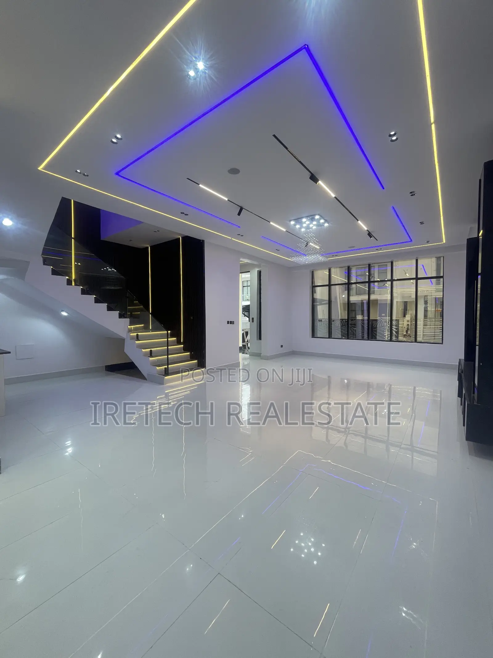 5bdrm Duplex in Lekki Palm A Well for sale in Off Lekki-Epe Expressway