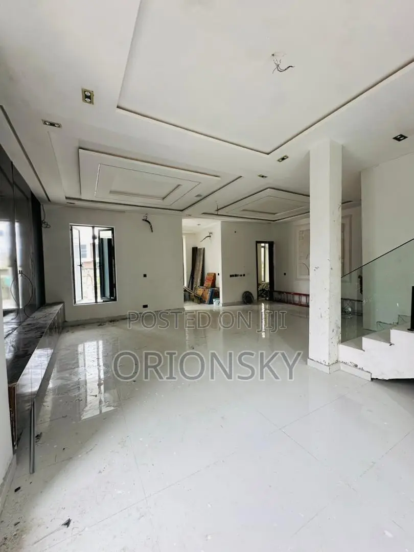 5bdrm Duplex in Off Lekki-Epe Expressway for sale in Off Lekki-Epe Expressway