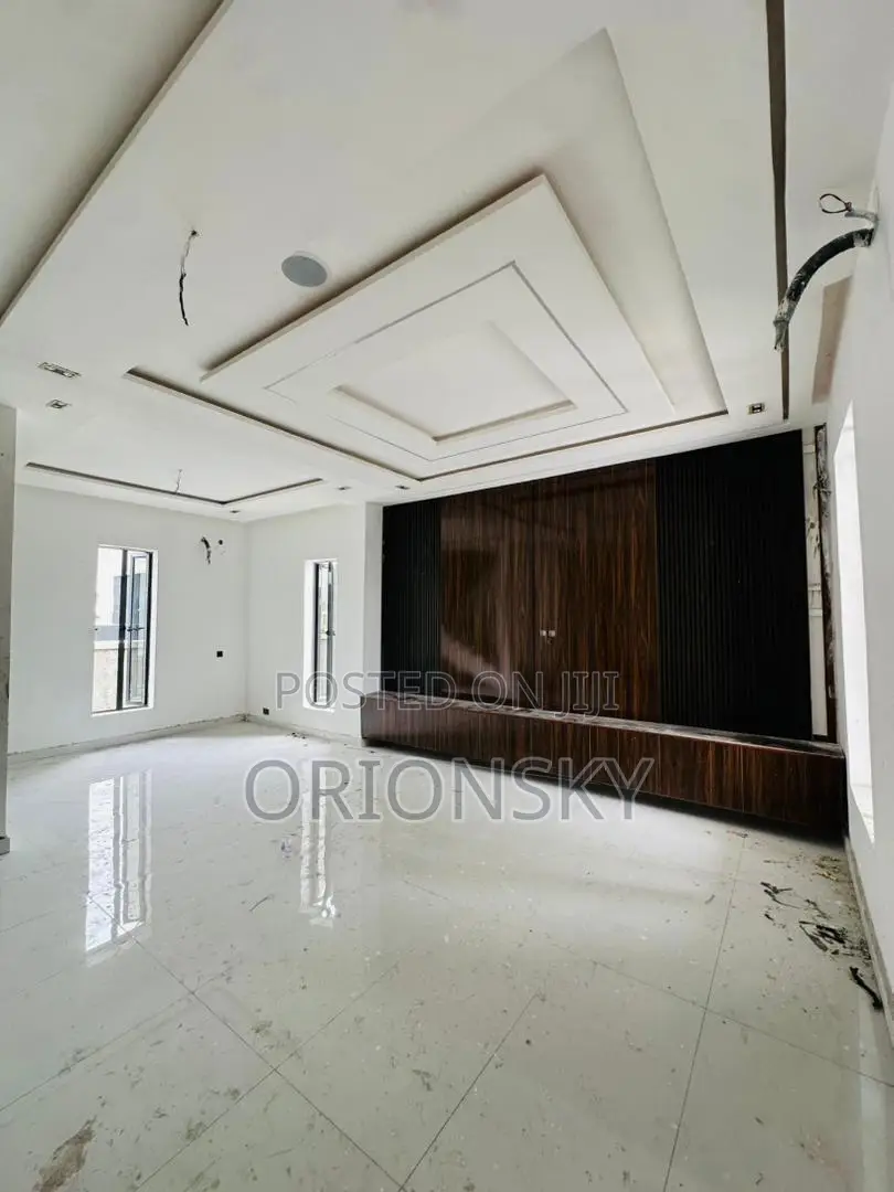 5bdrm Duplex in Off Lekki-Epe Expressway for sale in Off Lekki-Epe Expressway