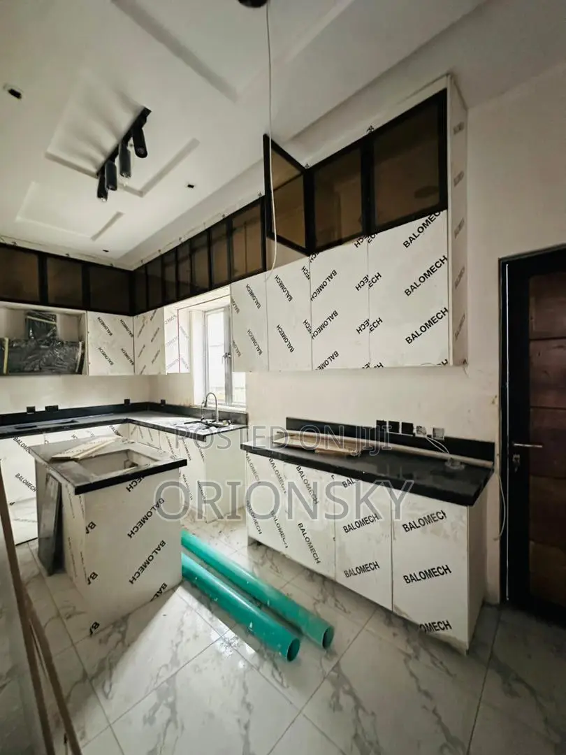 5bdrm Duplex in Off Lekki-Epe Expressway for sale in Off Lekki-Epe Expressway