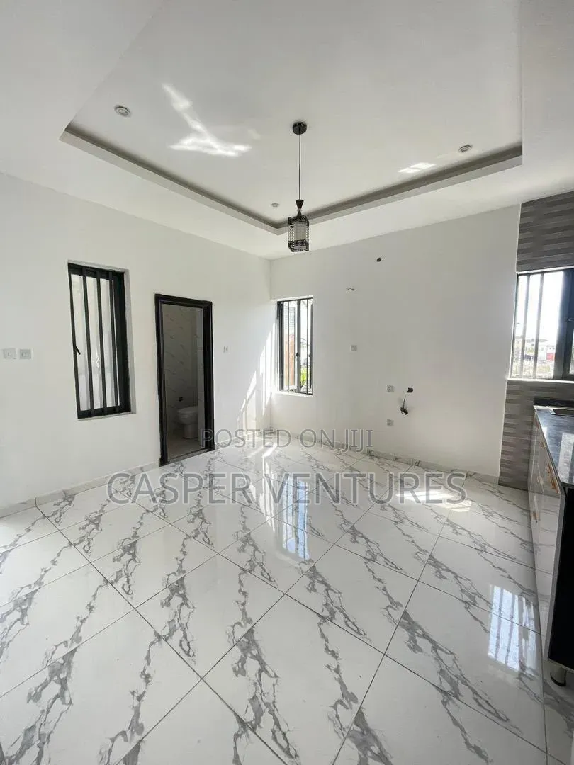 1bdrm Room & Parlour in Sangotedo for sale in Sangotedo