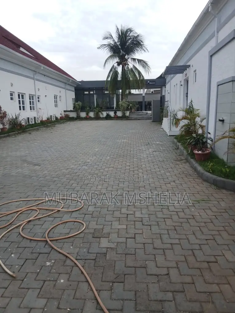 Furnished 5bdrm Bungalow in Kaura for sale in Kaura