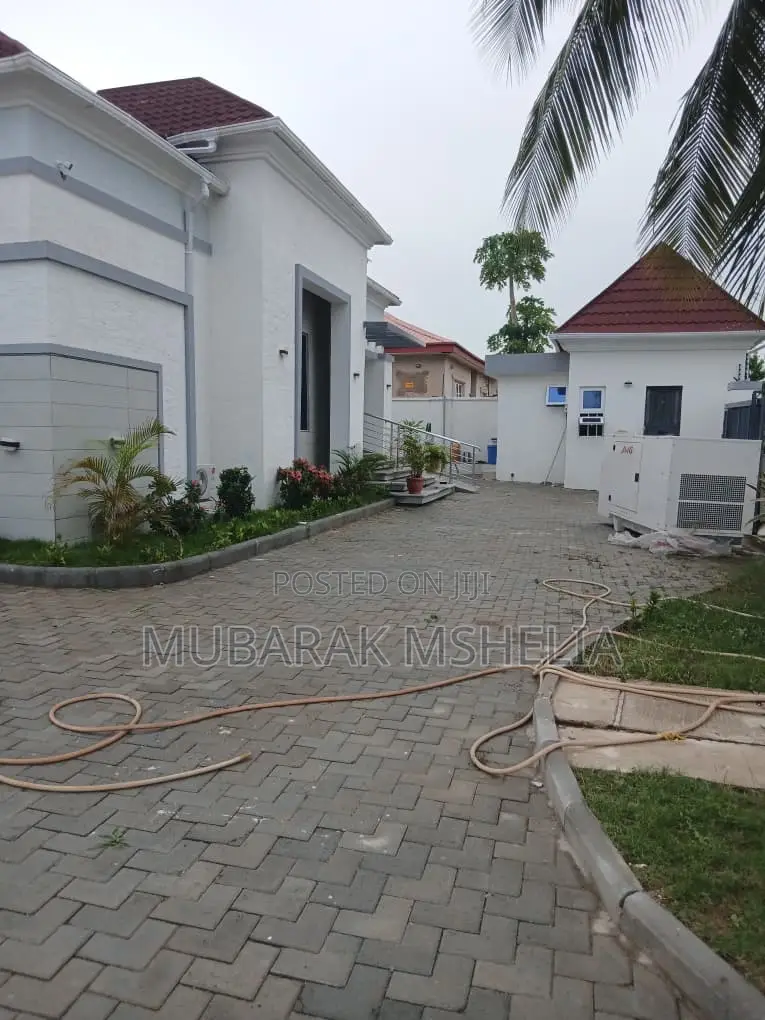Furnished 5bdrm Bungalow in Kaura for sale in Kaura