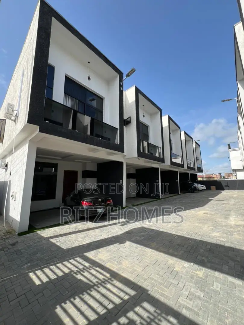 4bdrm Duplex in Ikota for rent in Ikota