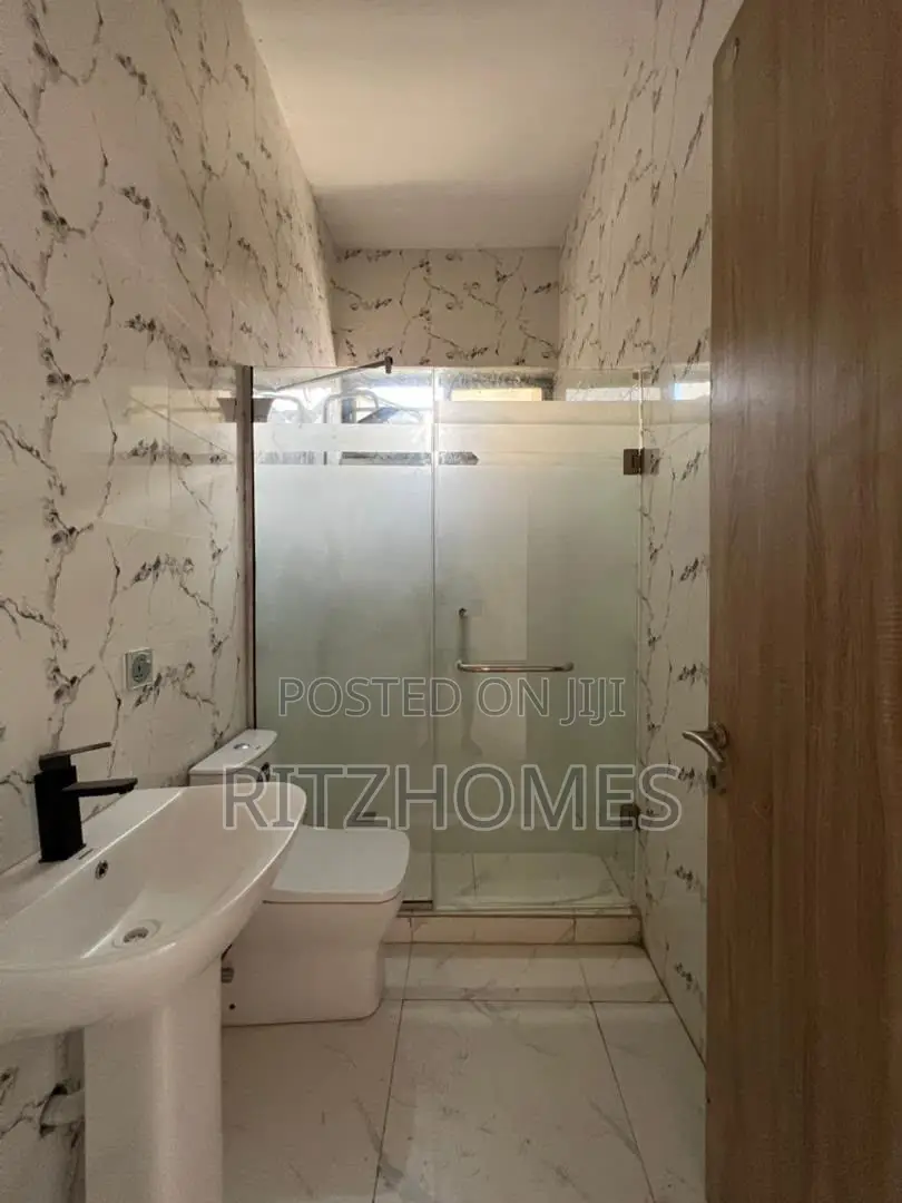 4bdrm Duplex in Ikota for rent in Ikota