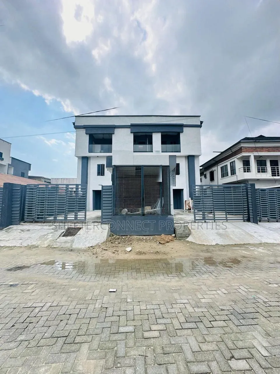 3bdrm Duplex in Lekki for sale in Lekki Expressway