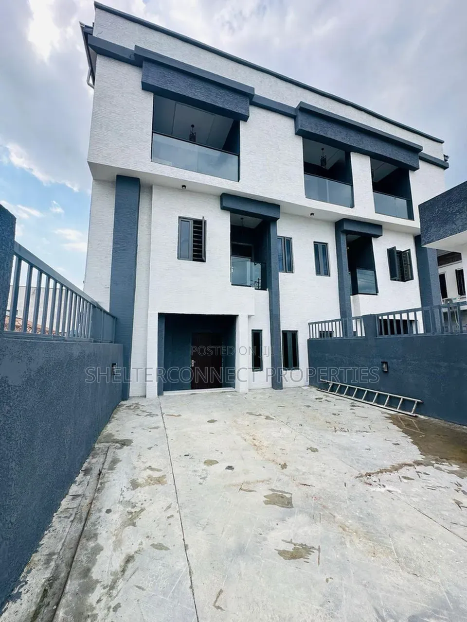 3bdrm Duplex in Lekki for sale in Lekki Expressway