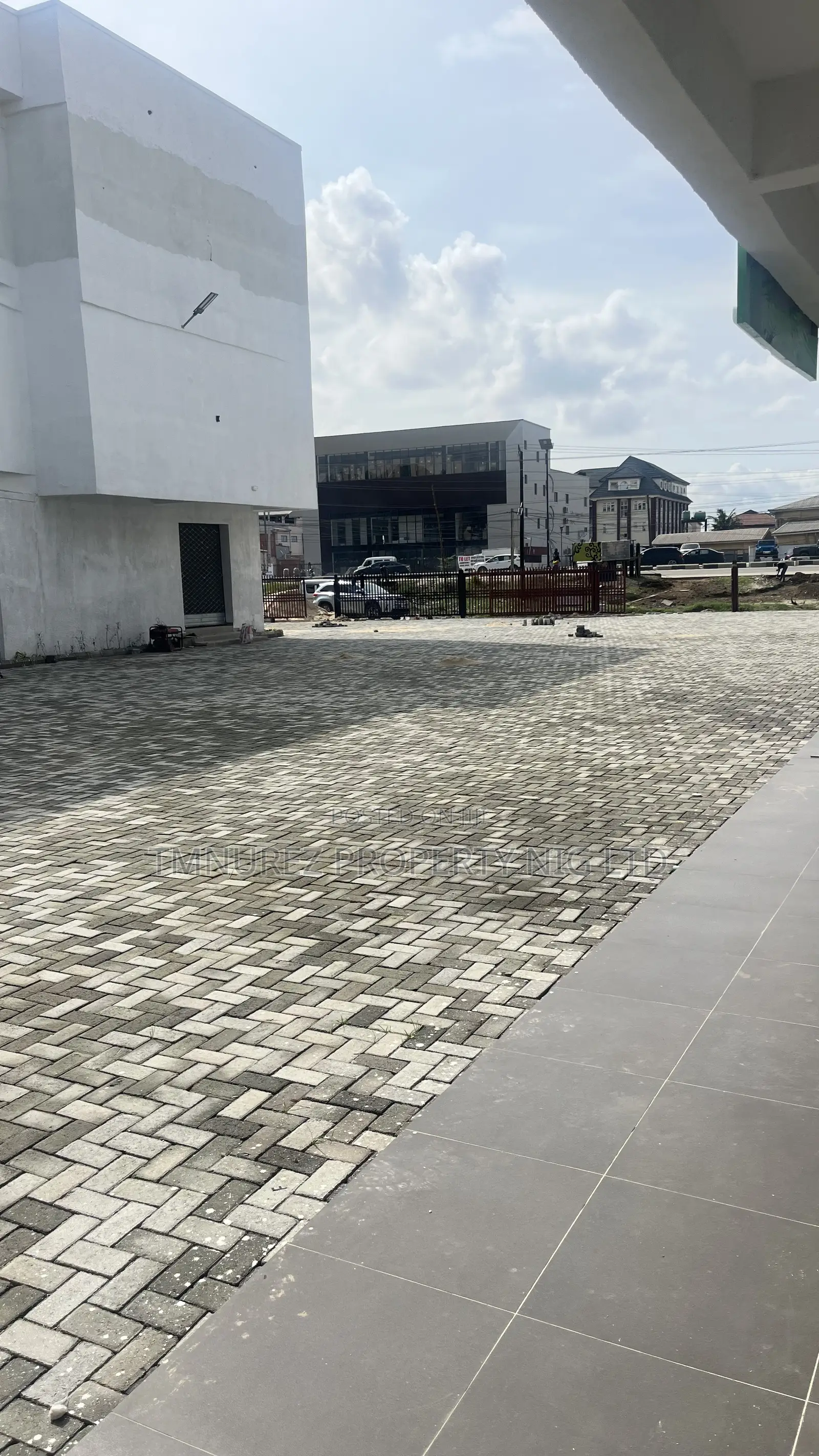 Showroom Shop Groundfloor in Sangotedo