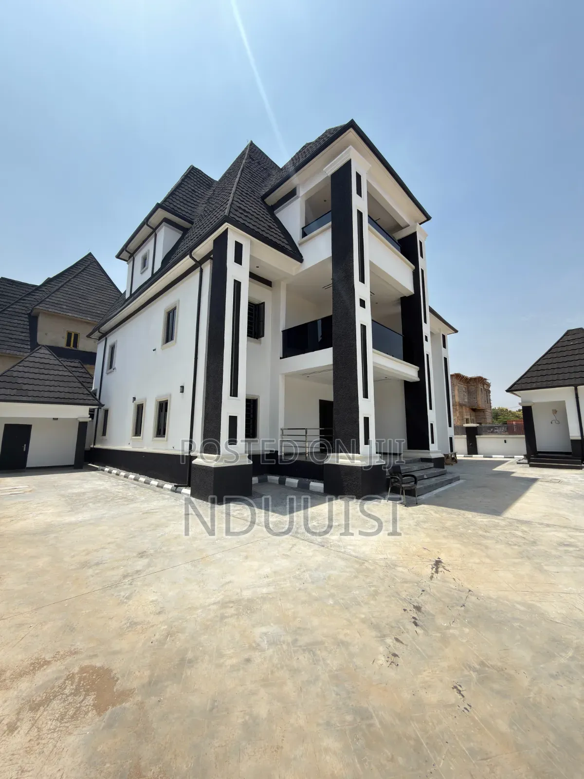 6bdrm Duplex in Dakwo District for sale in Dakwo District