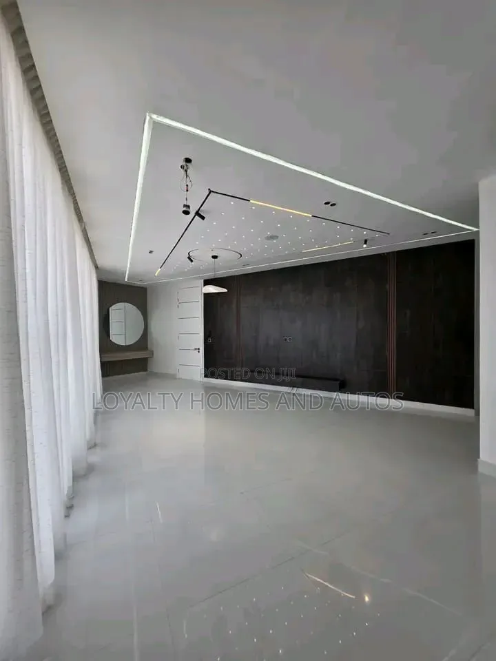7bdrm Duplex in Hampton Bay Estate, Ikate for sale in Ikate
