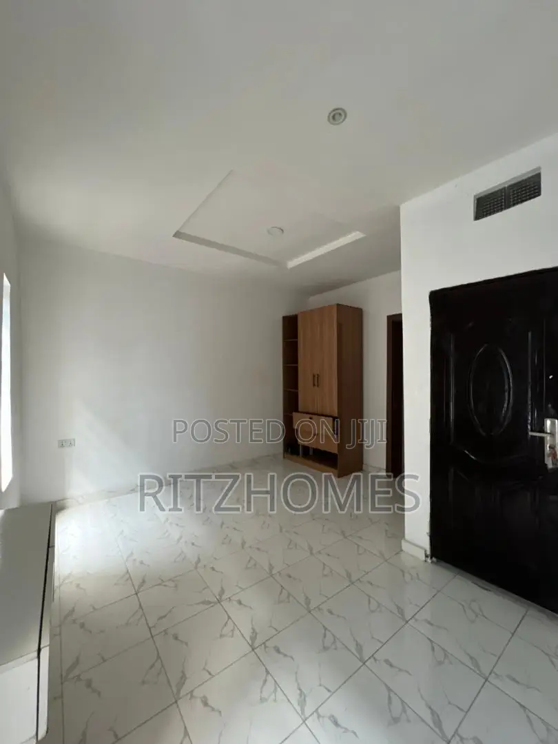 3bdrm Duplex in Ikota for rent in Ikota