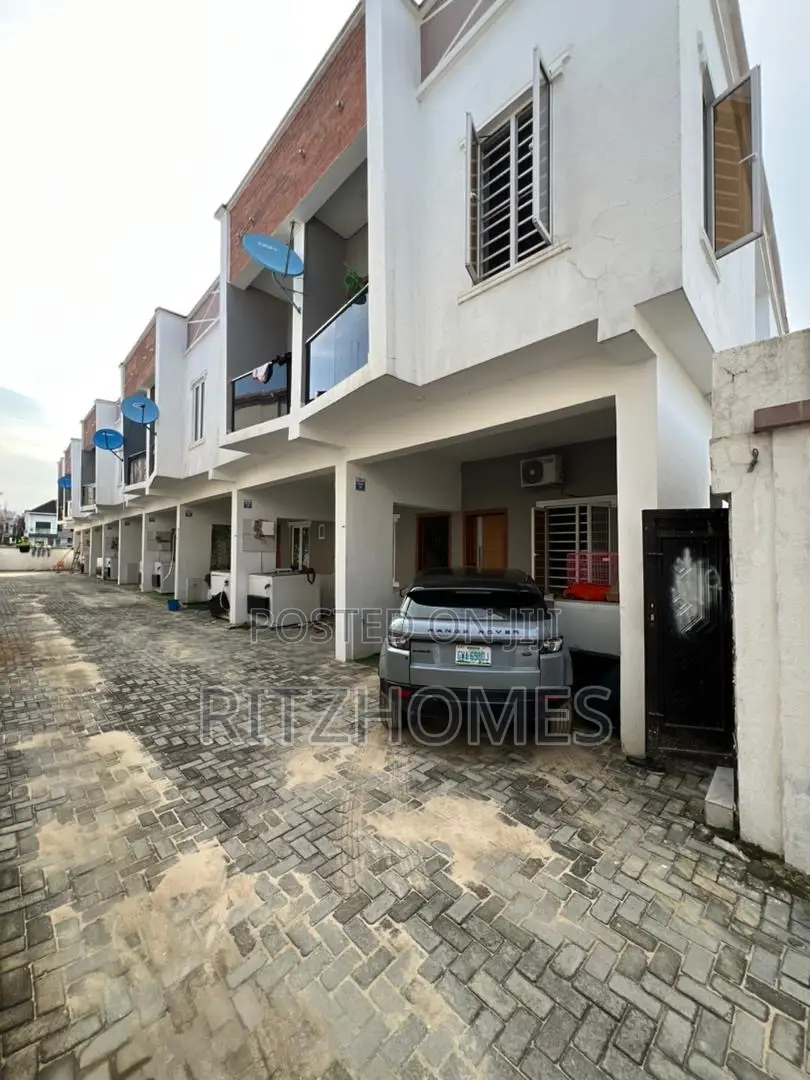 3bdrm Duplex in Ikota for rent in Ikota