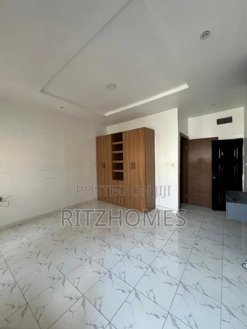 3bdrm Duplex in Ikota for rent in Ikota