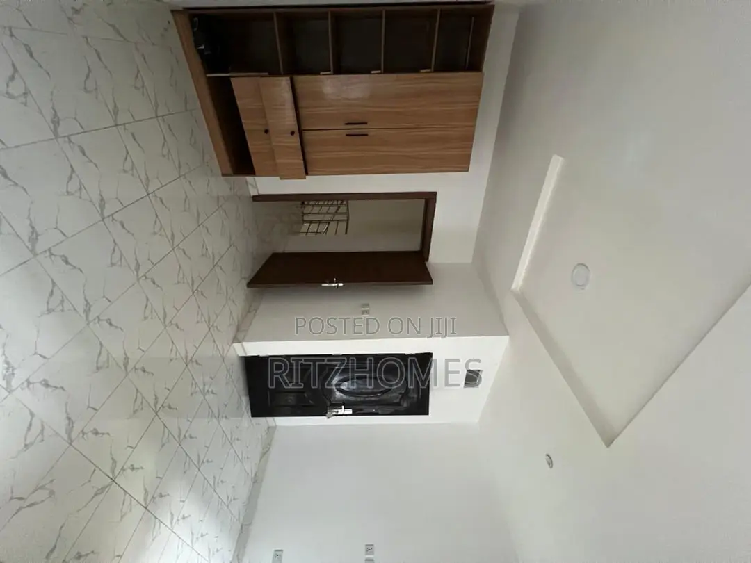 3bdrm Duplex in Ikota for rent in Ikota