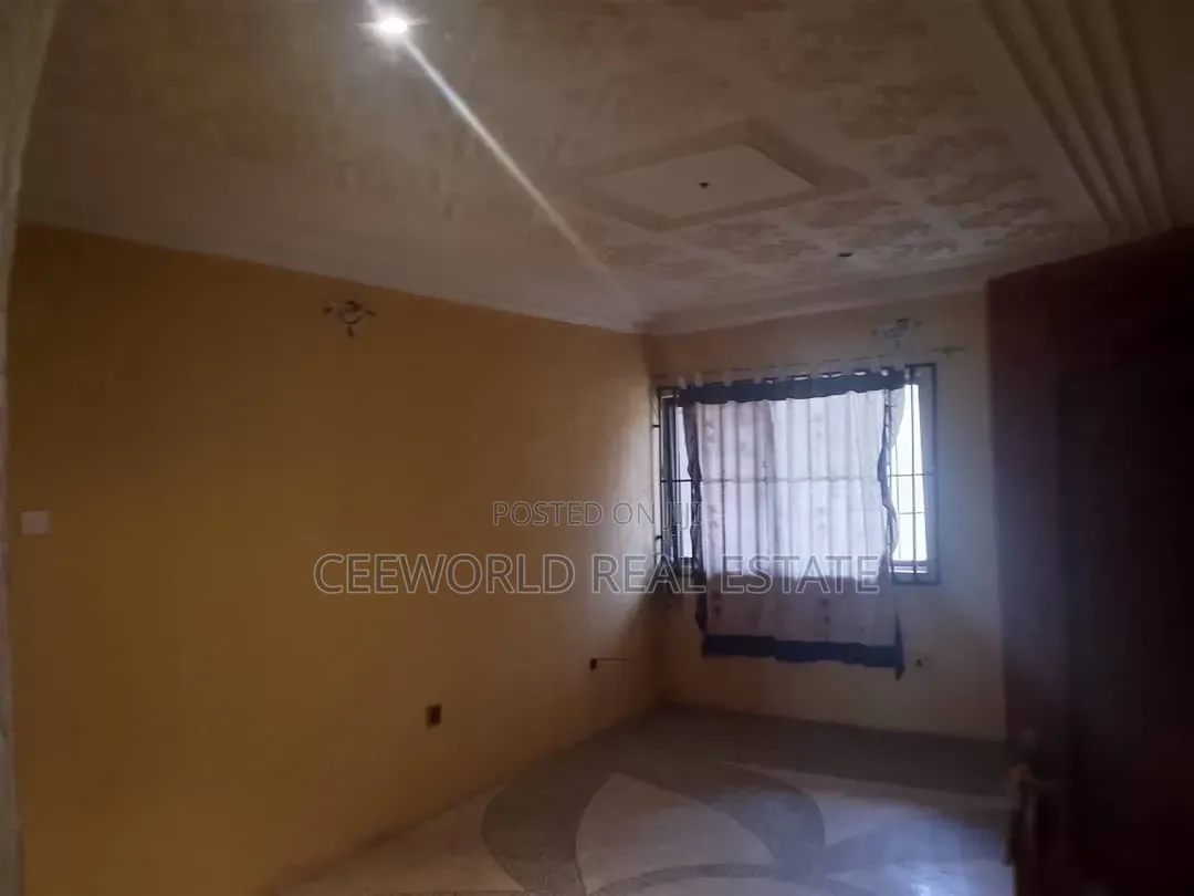 5bdrm Duplex in Oluyole Main Estate for rent in Oluyole