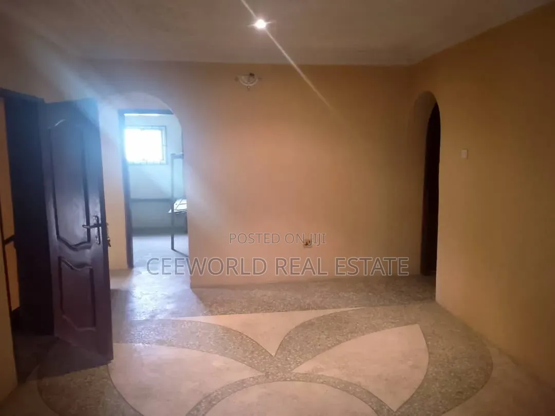 5bdrm Duplex in Oluyole Main Estate for rent in Oluyole