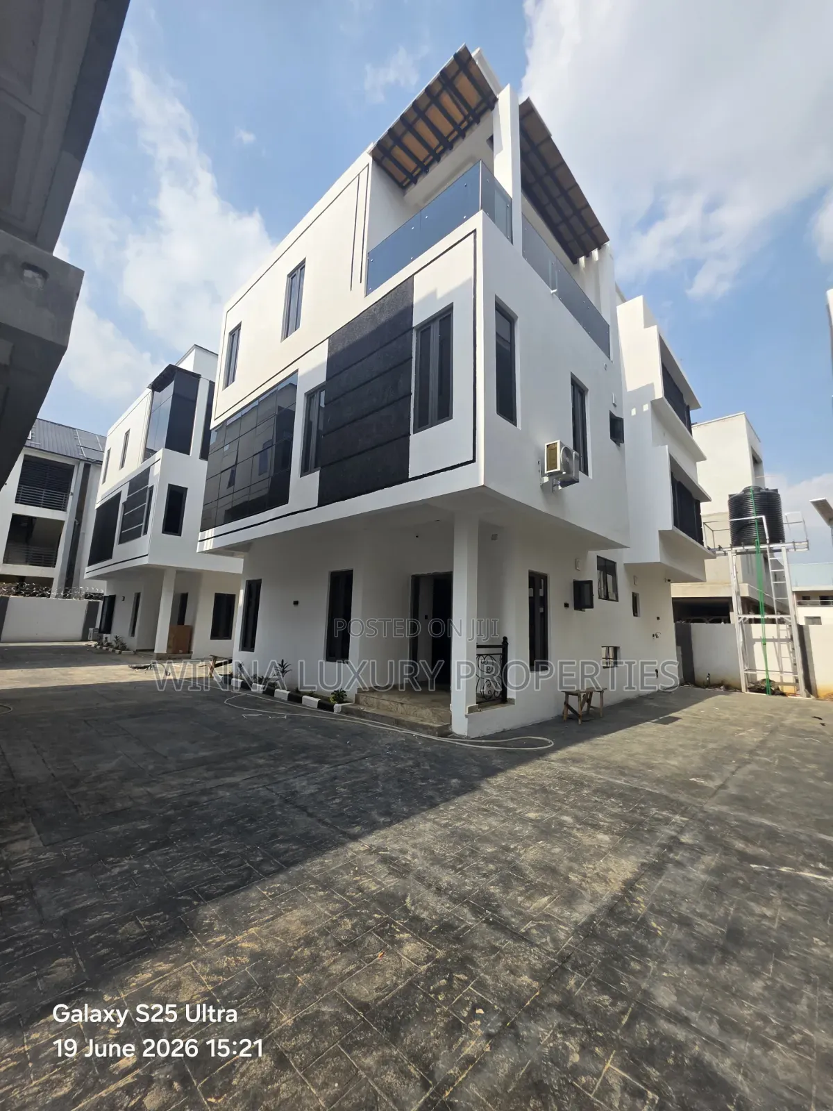 Furnished 6bdrm Duplex in Jahi Gilmor for sale in Jahi