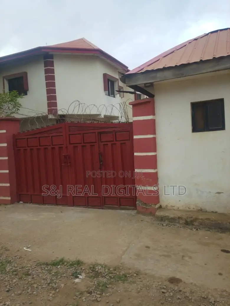 9bdrm Duplex in Mabushi for sale in Mabushi