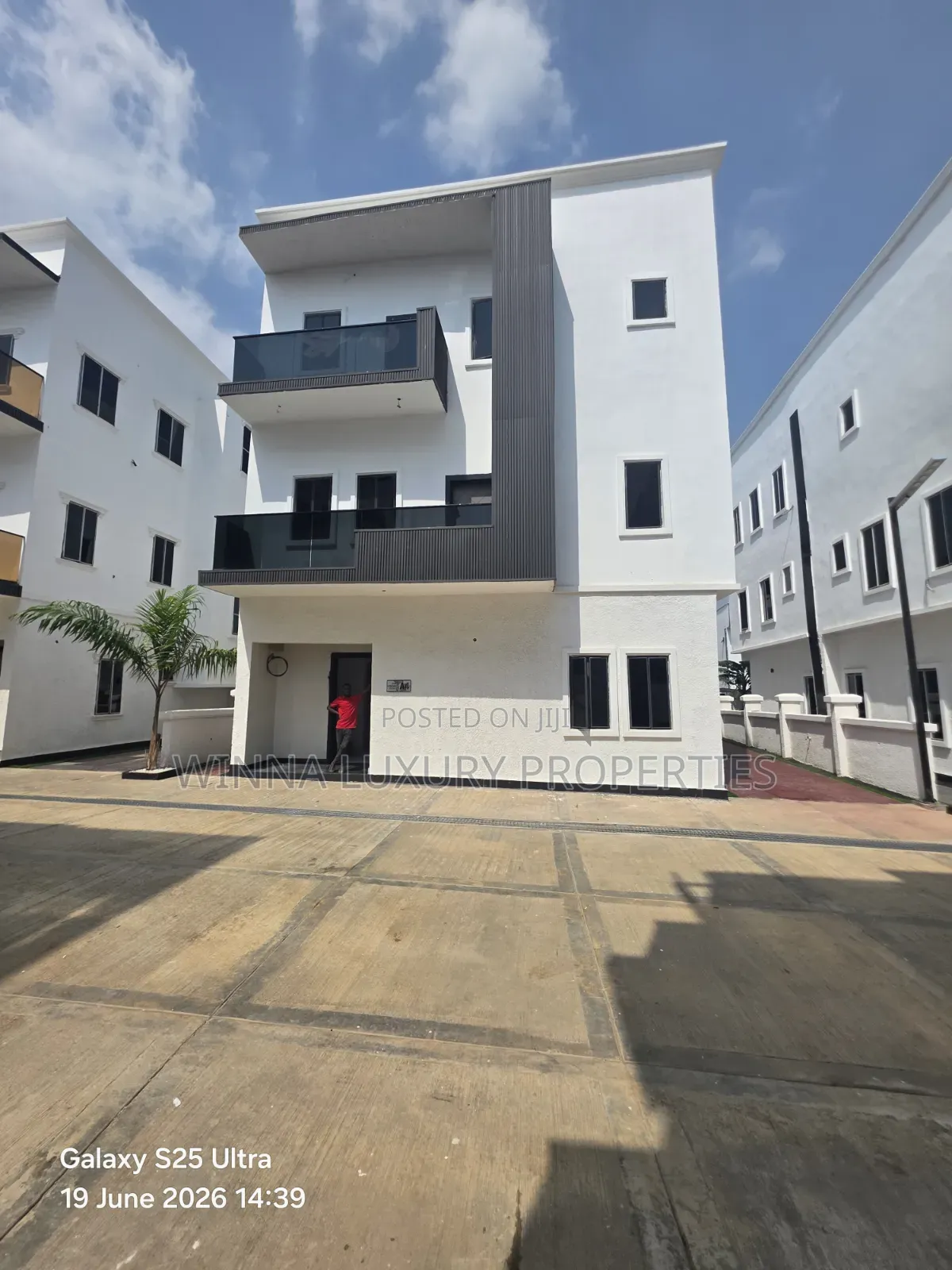 5bdrm Duplex in Jahi Gilmor By Navy for sale in Jahi