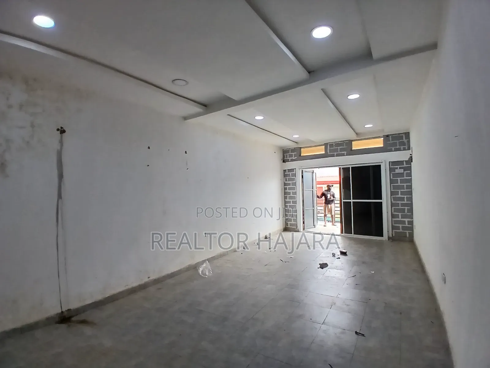 Shop Available for Rent at Fo1 Kuwba Market in Kubwa