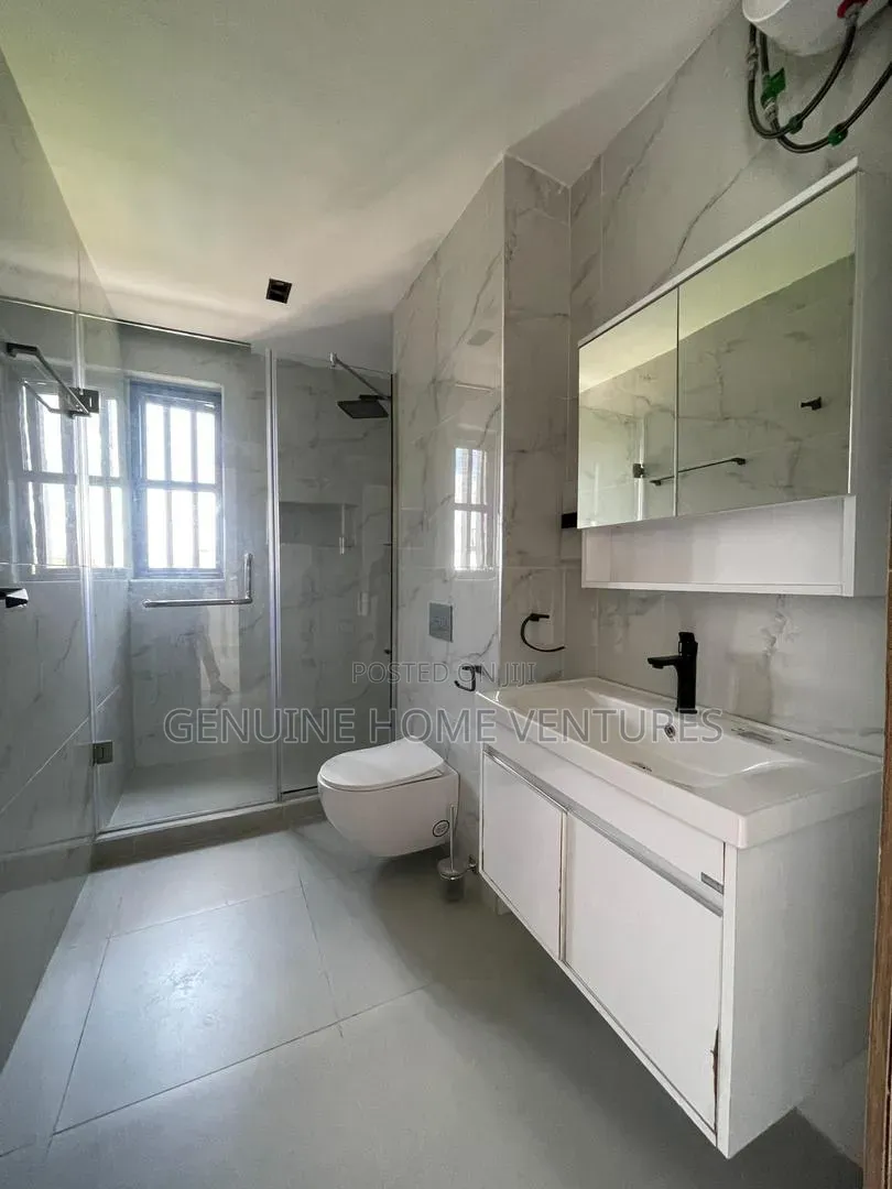5bdrm Duplex in Ikate for sale in Ikate