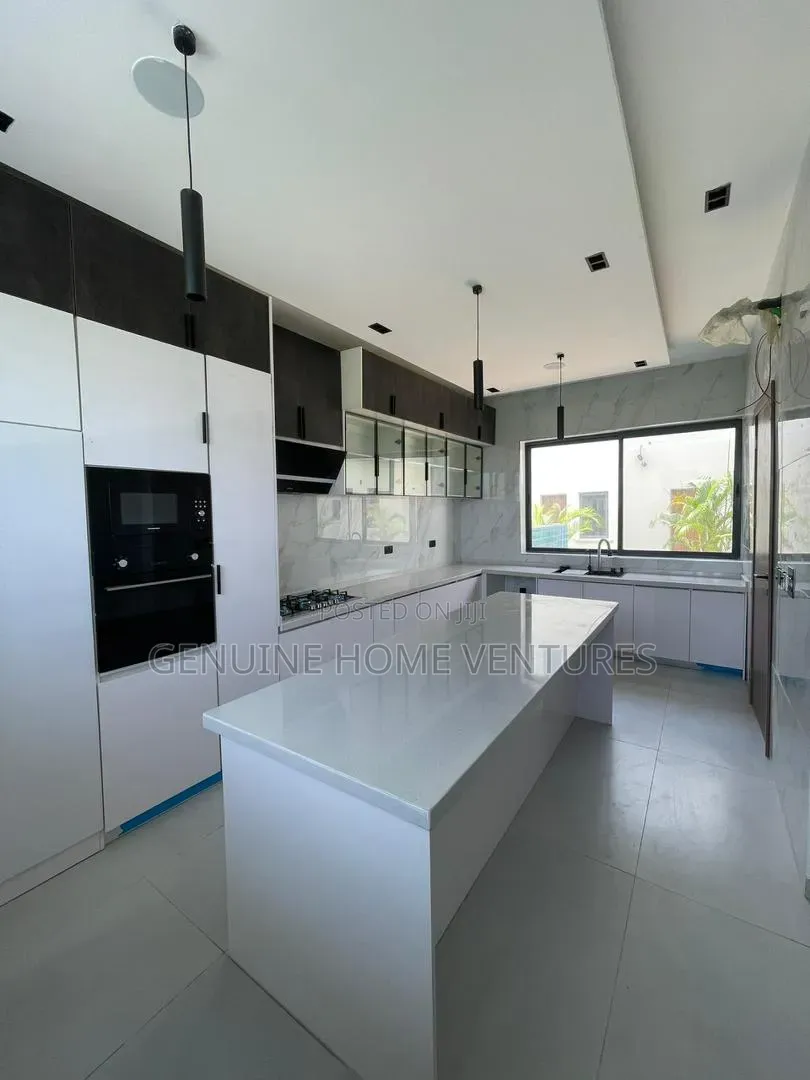 5bdrm Duplex in Ikate for sale in Ikate
