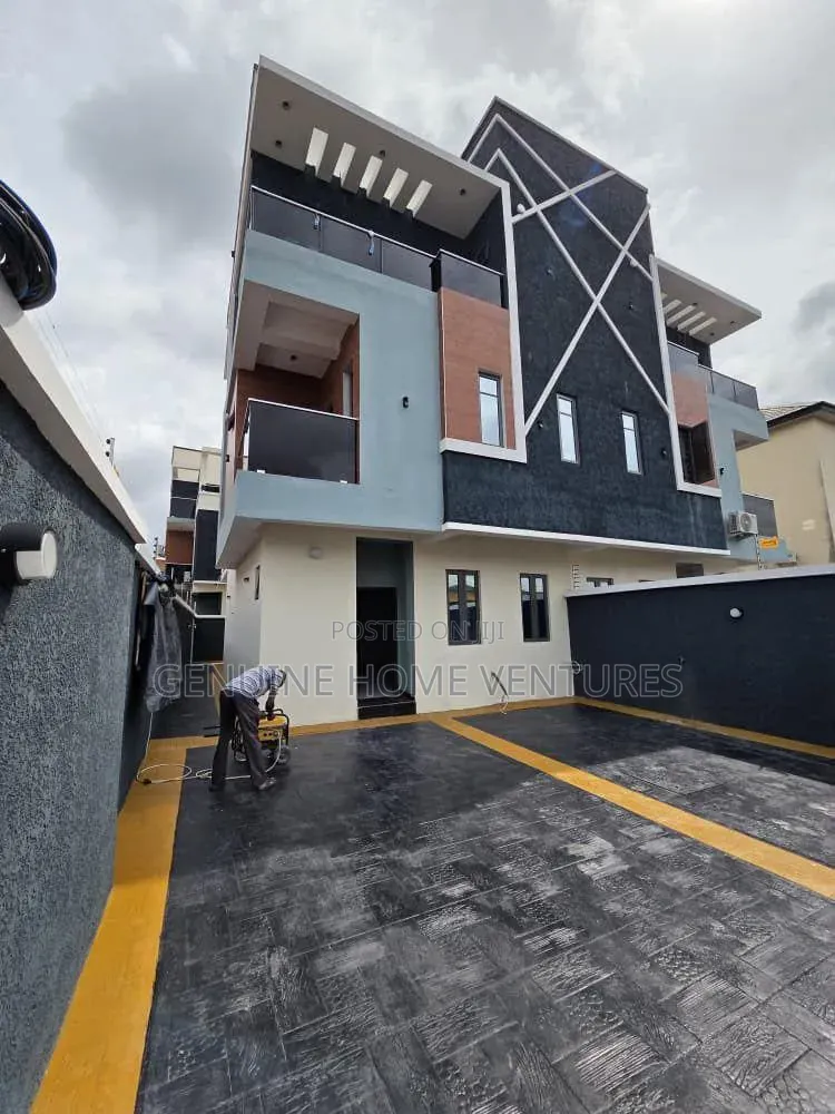 4bdrm Duplex in Medina for sale in Medina