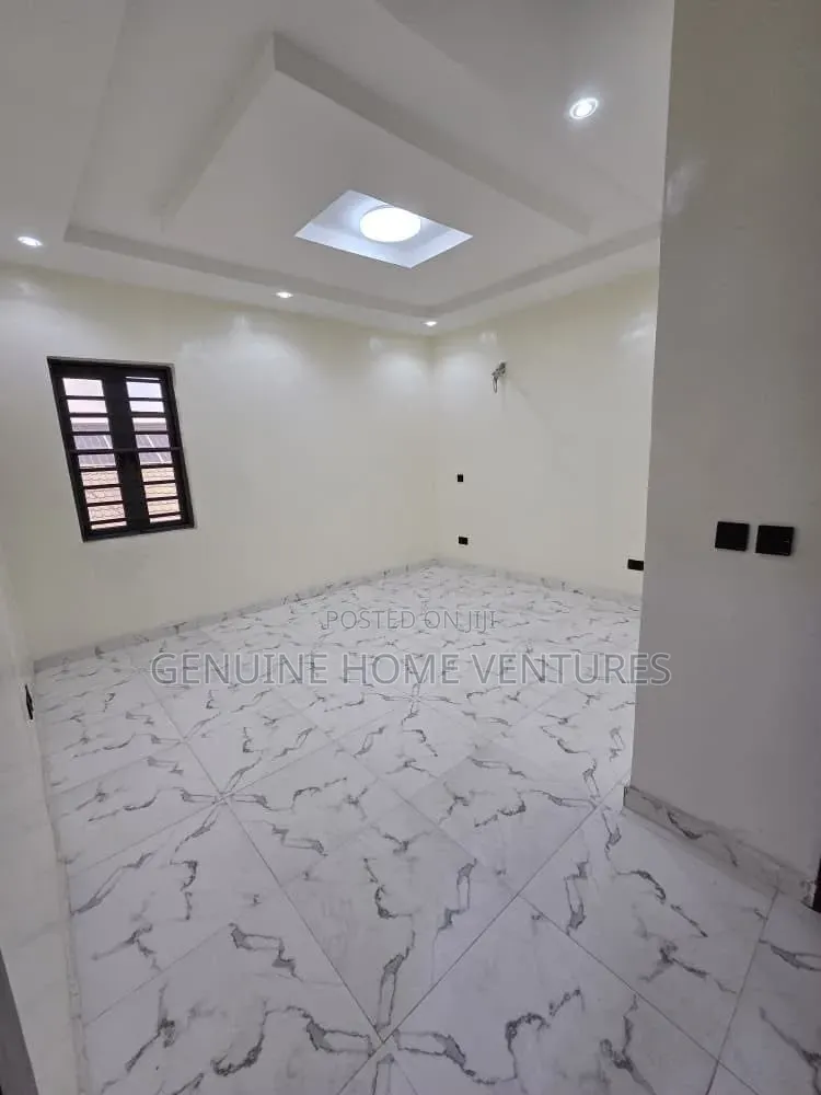 4bdrm Duplex in Medina for sale in Medina