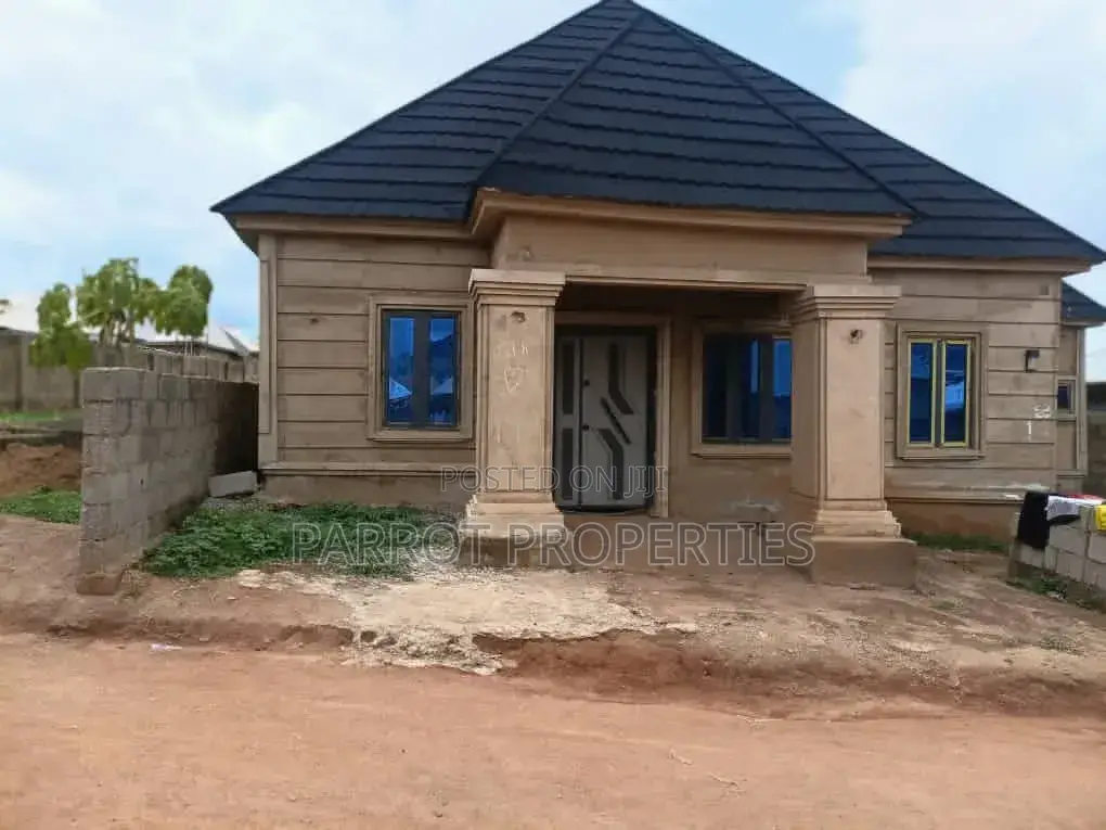 3bdrm Bungalow in Suleja. Madalla for sale in Suleja