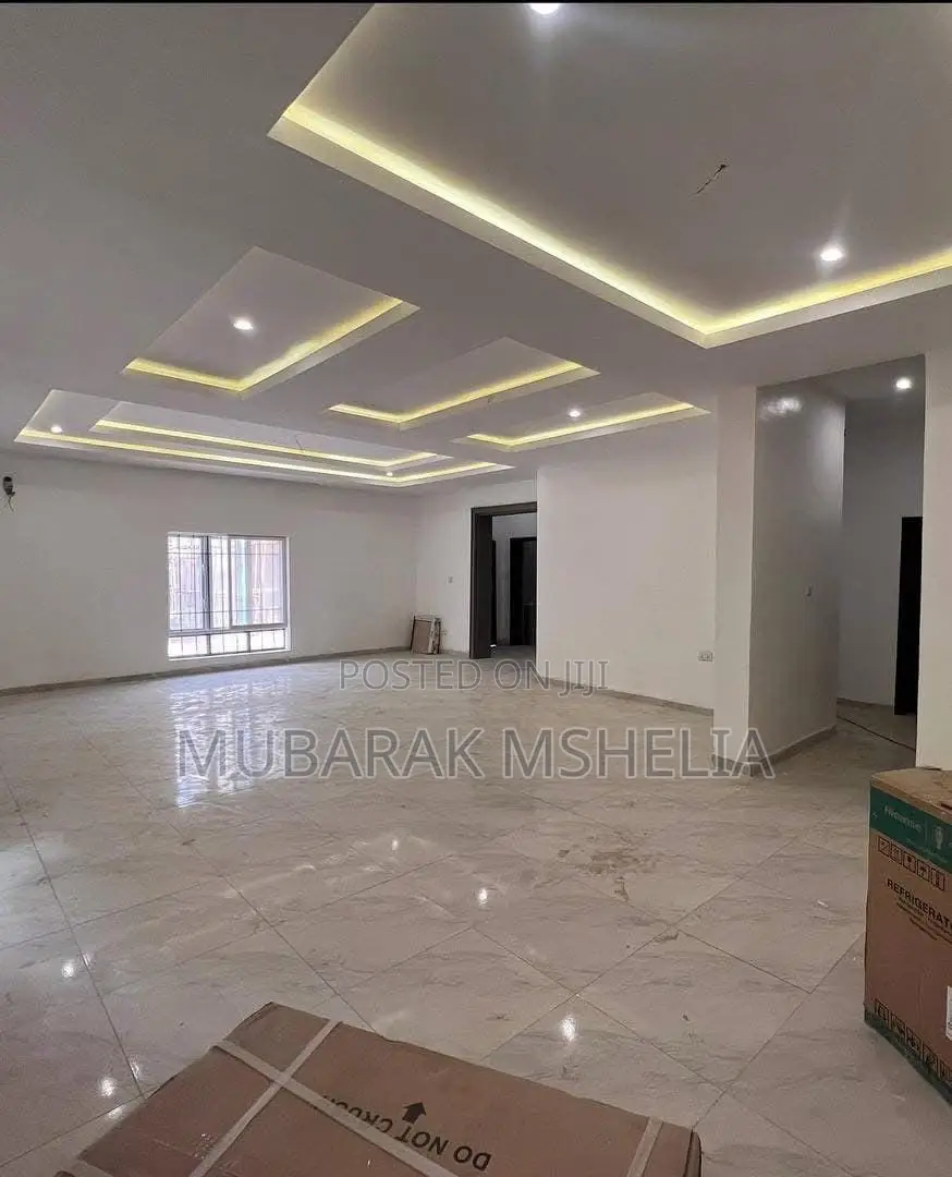 5bdrm Duplex in Kaura for sale in Kaura