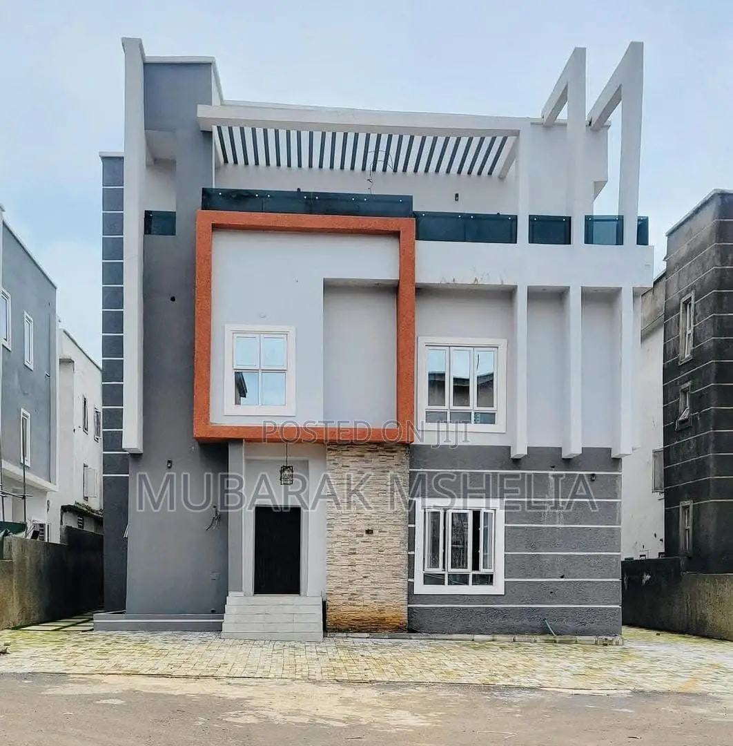 5bdrm Duplex in Kaura for sale in Kaura