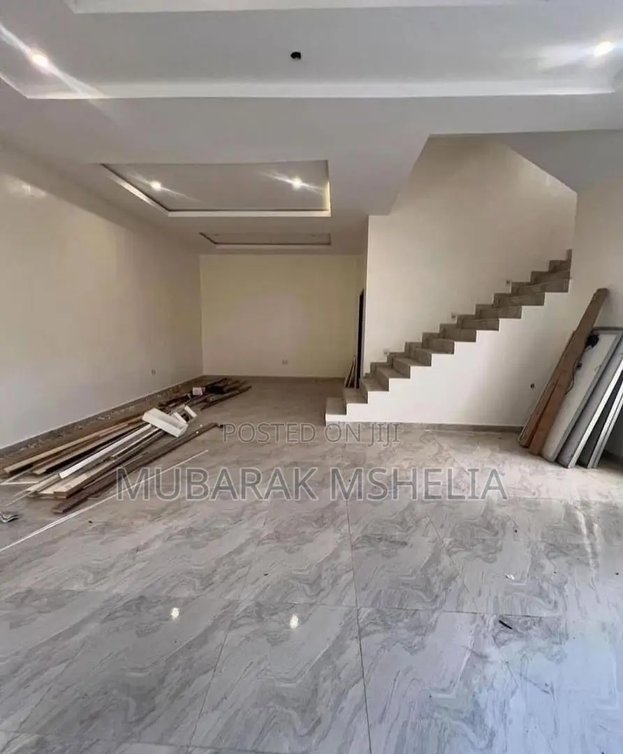 5bdrm Duplex in Kaura for sale in Kaura