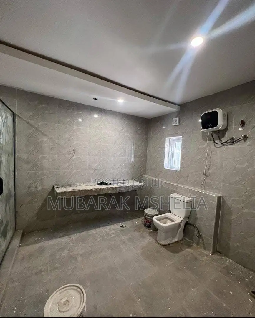 5bdrm Duplex in Kaura for sale in Kaura