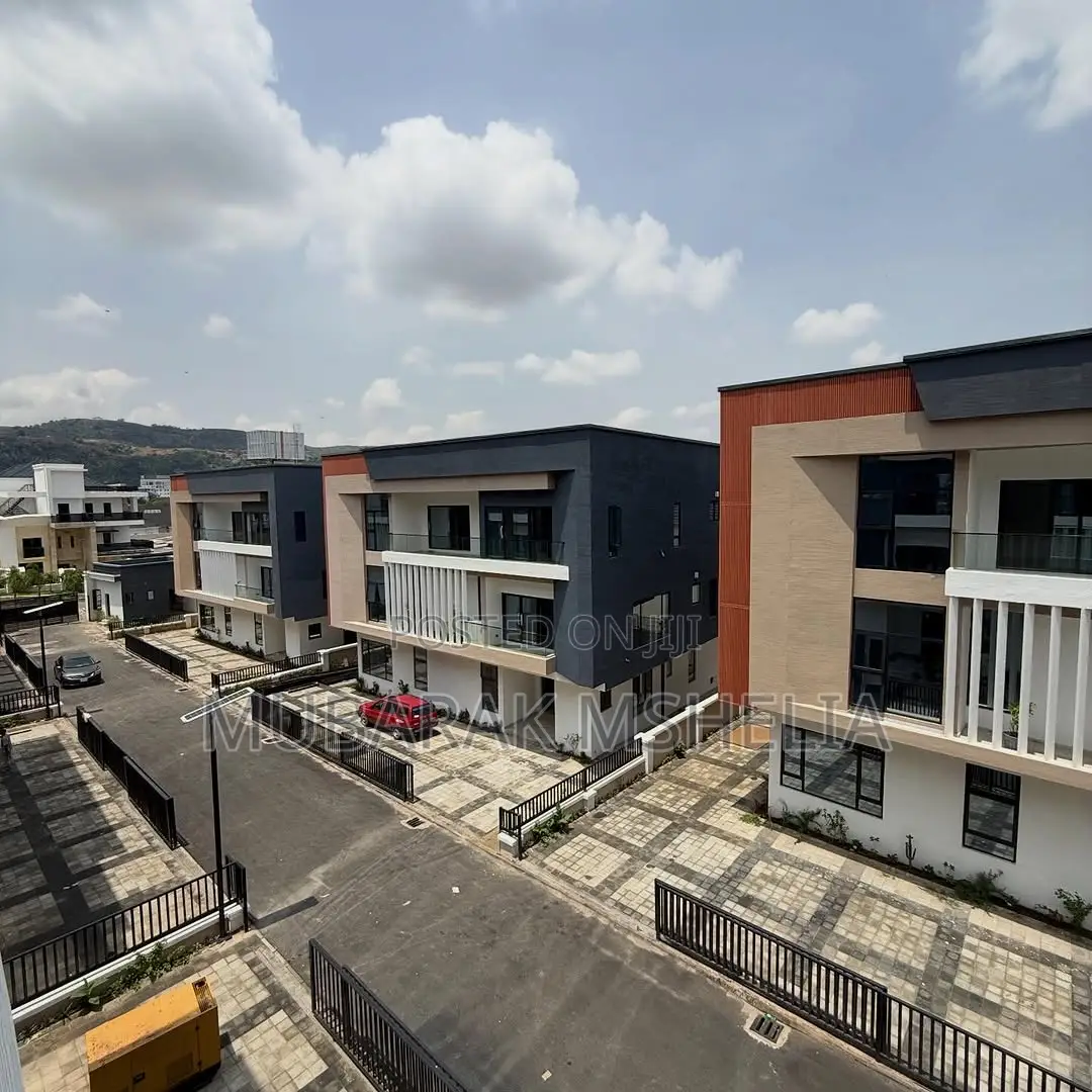 6bdrm Duplex in Katampe Extension for sale in Katampe Extension