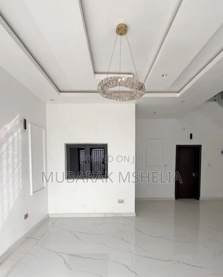 5bdrm Duplex in Guzape District for sale in Guzape District