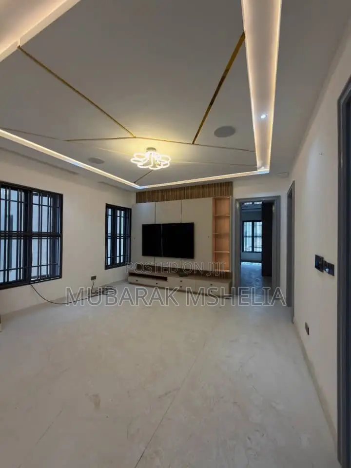 5bdrm Duplex in Zone 4 / Wuse for sale in Zone 4 / Wuse