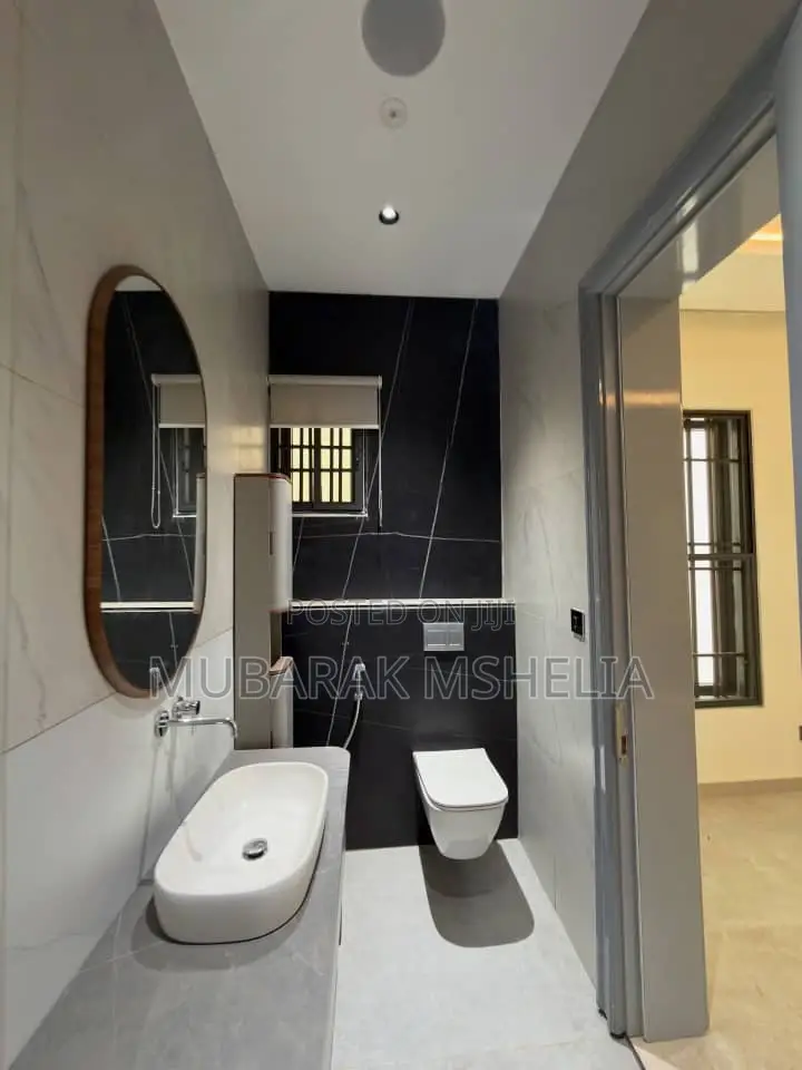 5bdrm Duplex in Zone 4 / Wuse for sale in Zone 4 / Wuse