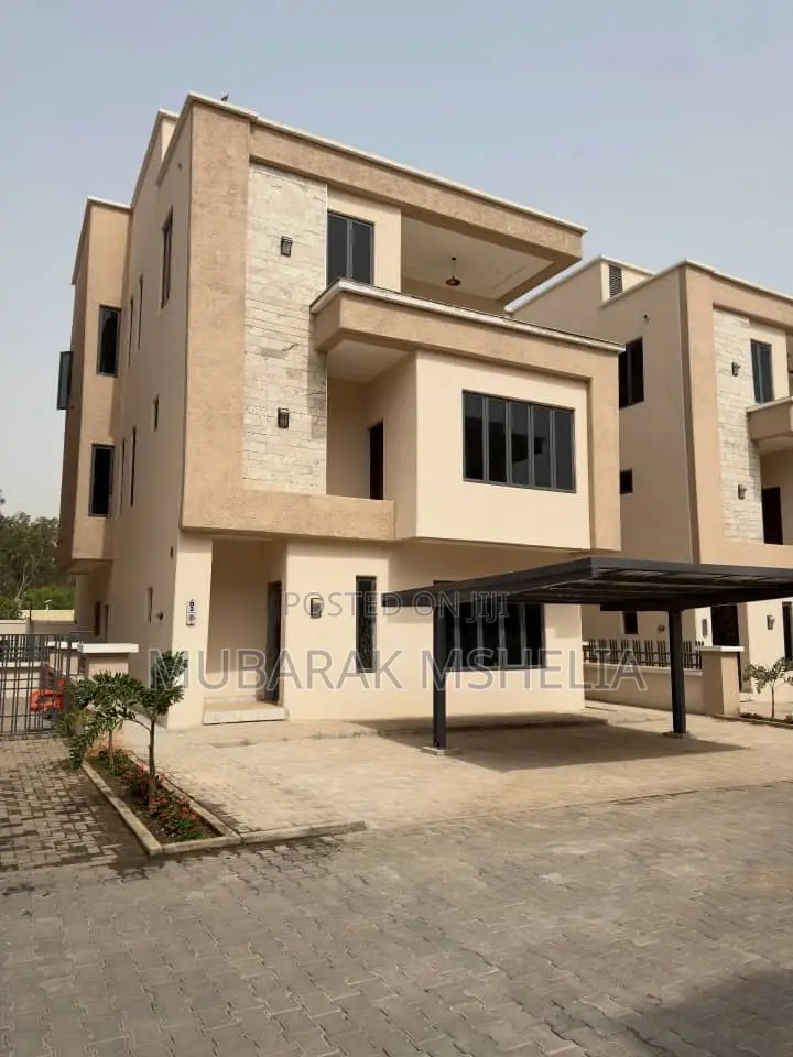 5bdrm Duplex in Zone 4 / Wuse for sale in Zone 4 / Wuse