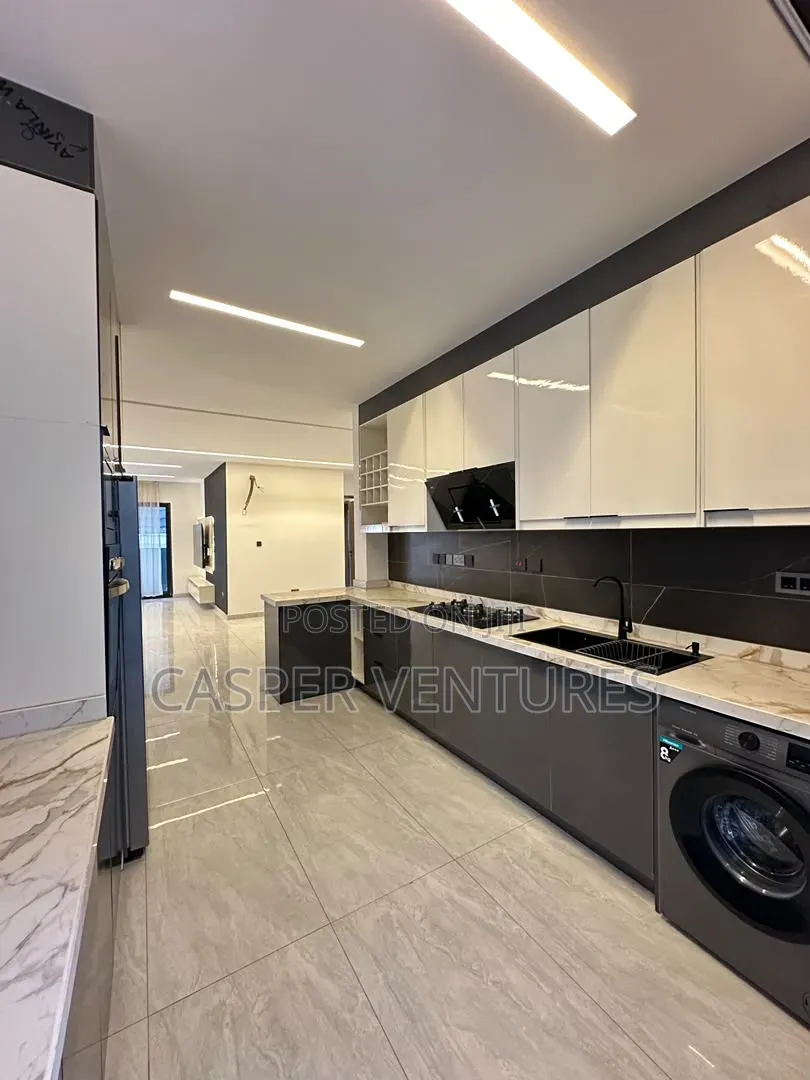 3bdrm Apartment in Elegushi, Ikate for sale in Ikate