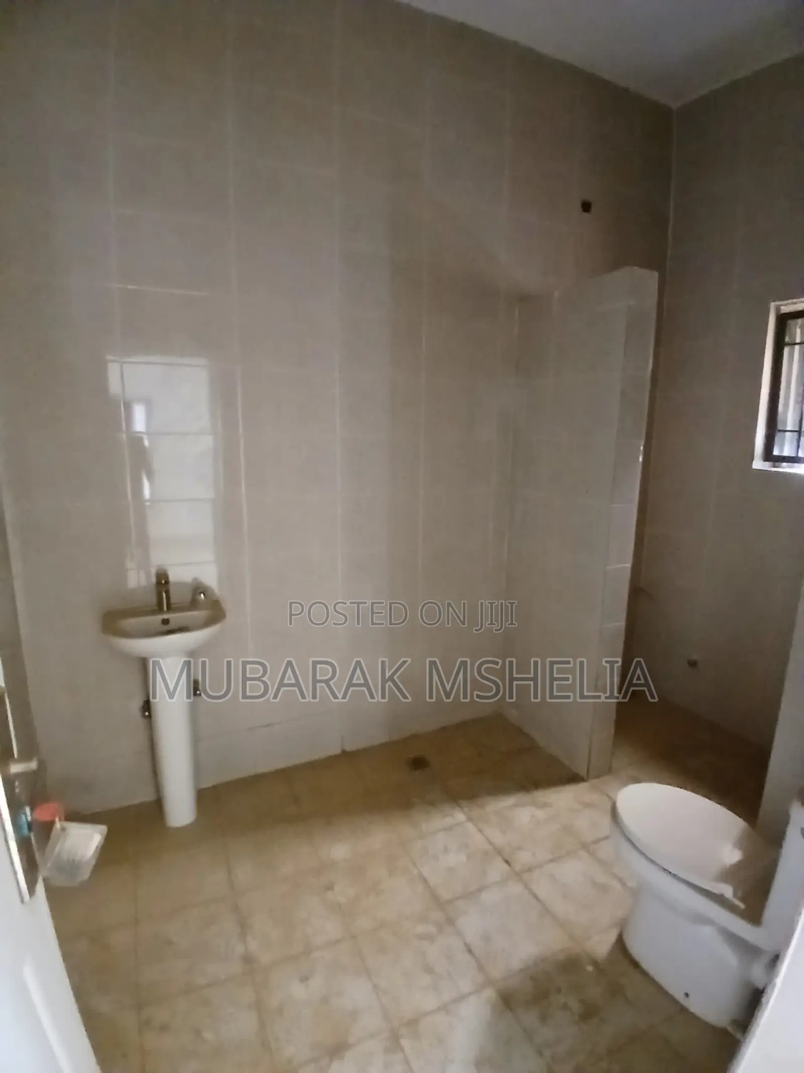 3bdrm Block of Flats in Kaura for sale in Kaura