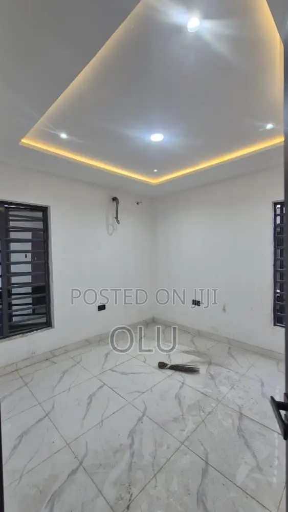 5 Units of 3 Bedroom Flat in Anthony Maryland in Mobolaji Bank Anthony Way