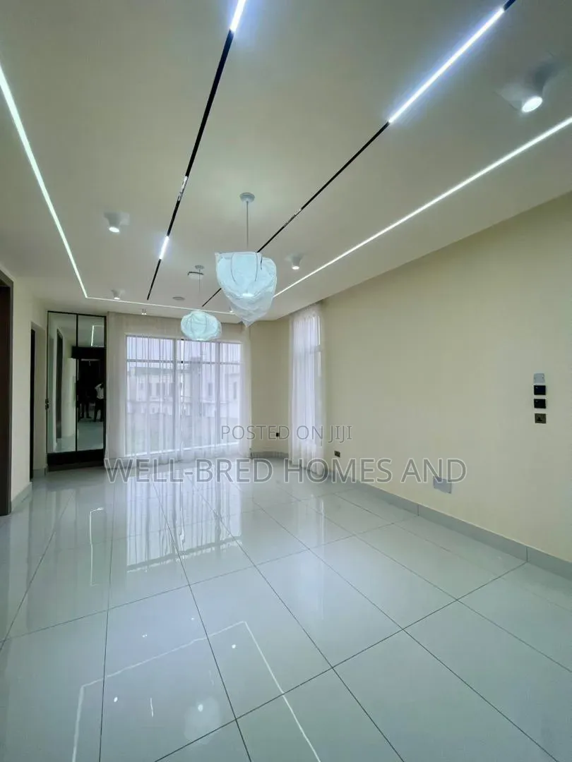 5bdrm Duplex in Lekki Phase 2 for sale in Lekki Phase 2