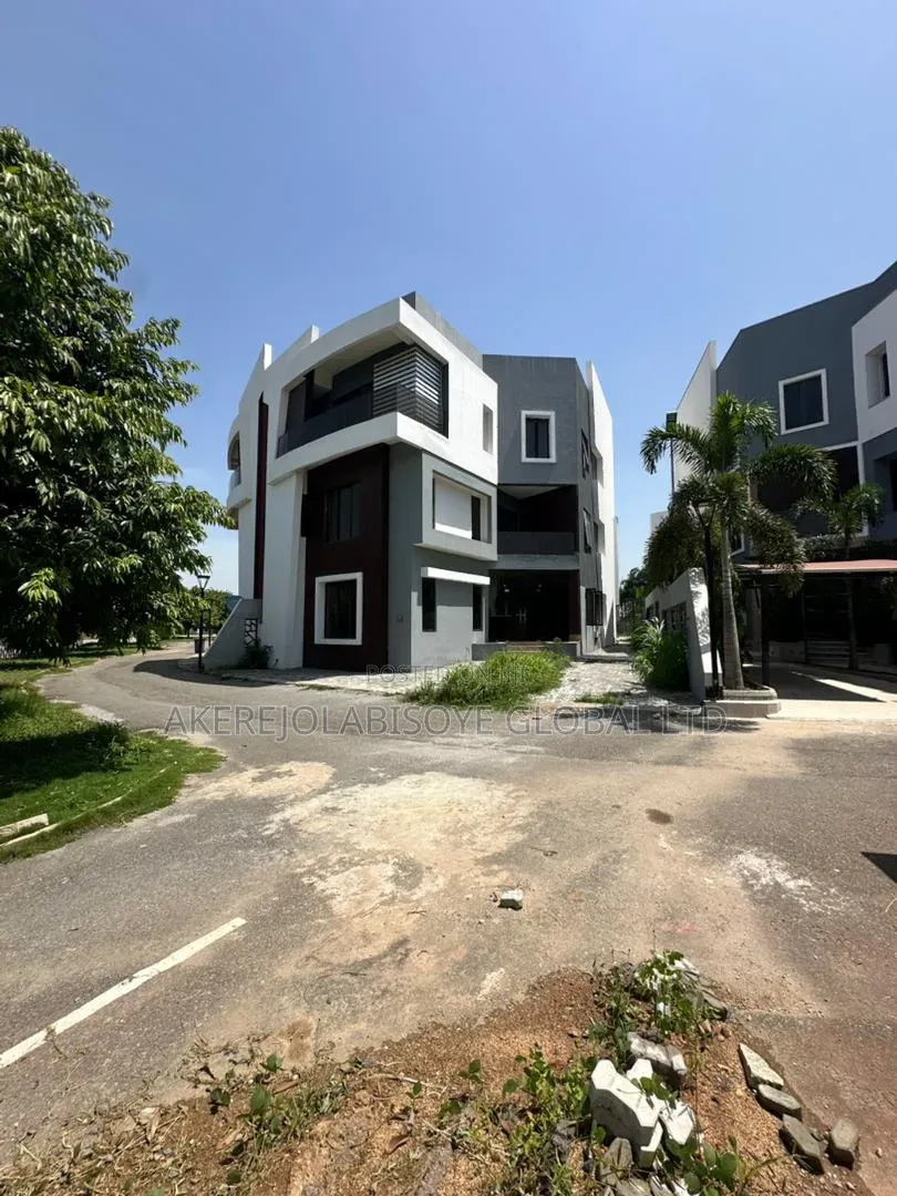 4bdrm Duplex in In An Estate Around for rent in Life Camp