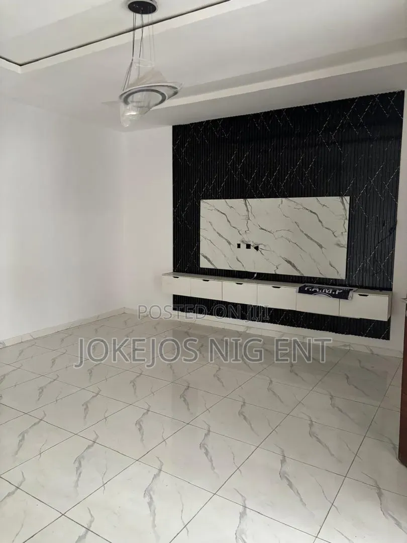 3bdrm Townhouse/Terrace in Atlantic Nominee, Off Lekki-Epe Expressway in Off Lekki-Epe Expressway