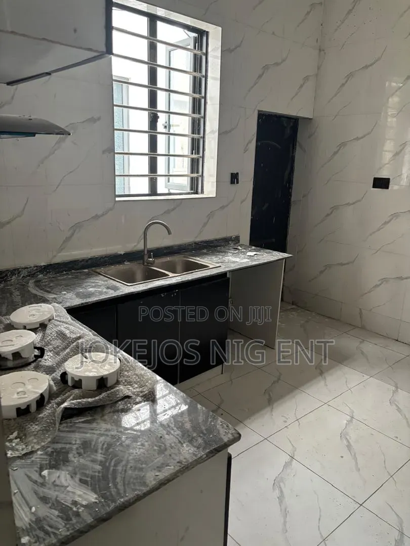 3bdrm Townhouse/Terrace in Atlantic Nominee, Off Lekki-Epe Expressway in Off Lekki-Epe Expressway