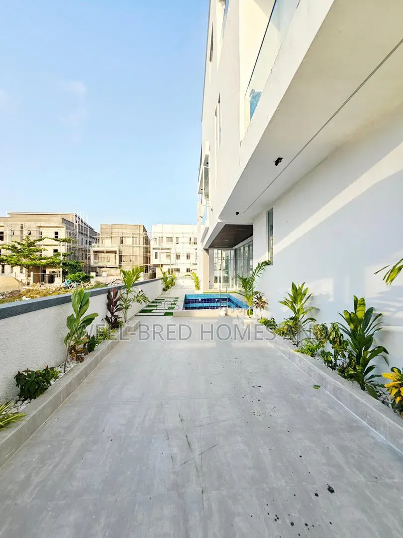 5bdrm House in Osapa london for sale in Osapa london